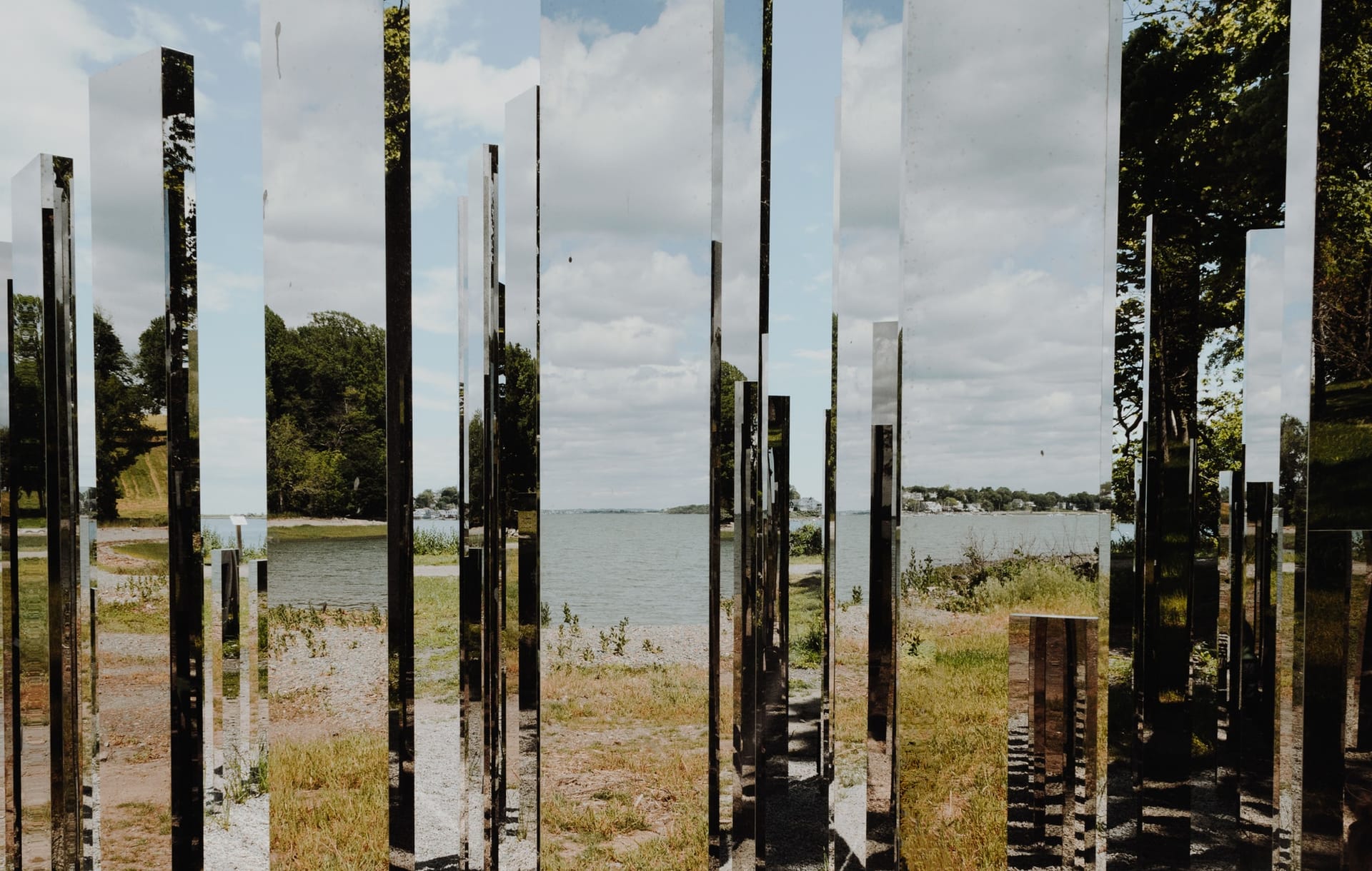 The arcade of the multiple mirrors